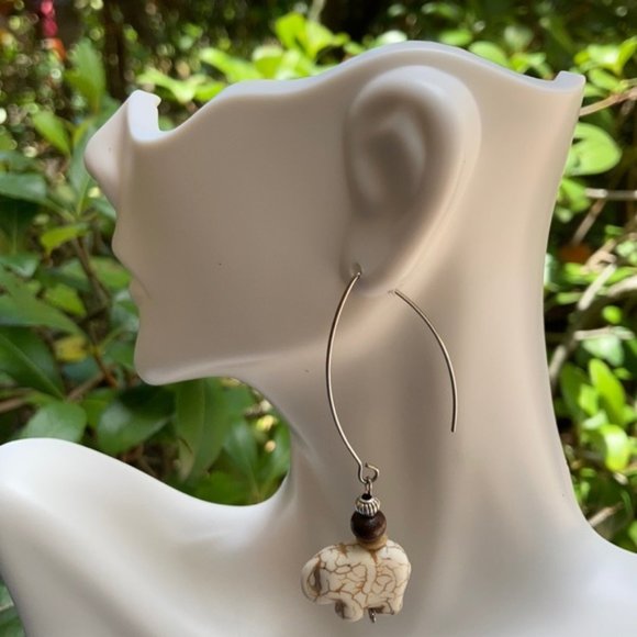 Boho Rustic White howlite stone Elephant earrings - Picture 6 of 10